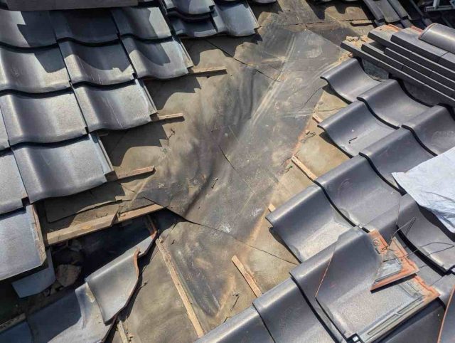 筑紫野市で谷板金交換作業