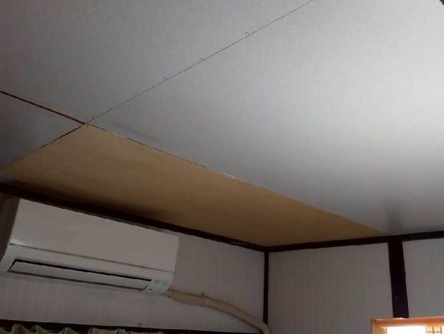 太宰府市で天井板を交換