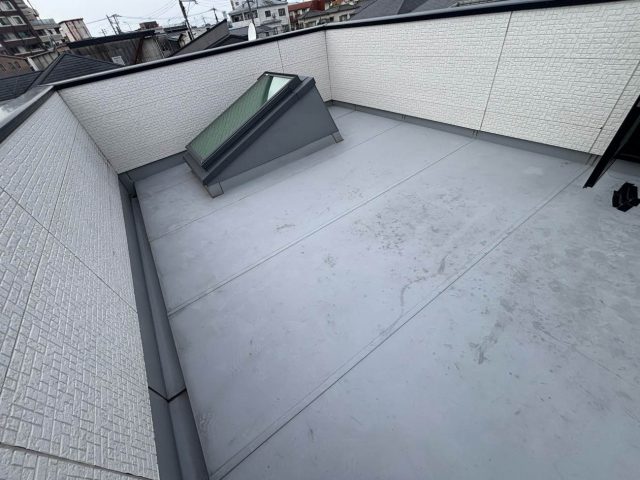 【太宰府市】防水工事見積もりのご相談｜屋上防水層の劣化や破損、苔・カビが判明
