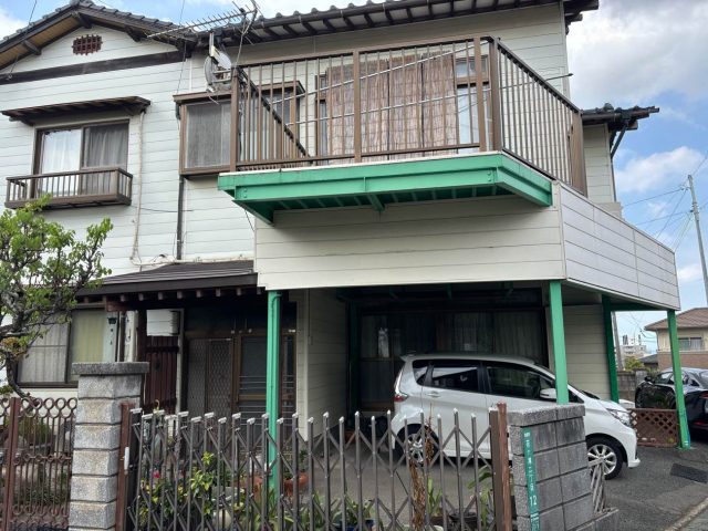 筑紫野市の戸建てを現地調査｜強風による瓦屋根の雨樋破損を確認
