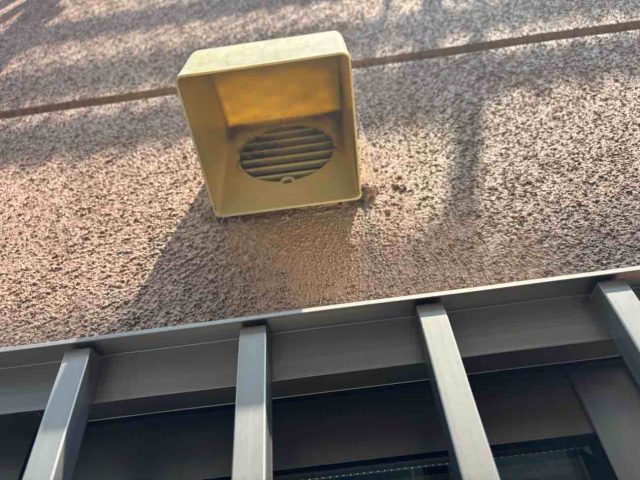 小郡市で外壁の換気口を調査