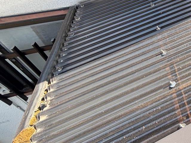 小郡市の波板屋根の劣化
