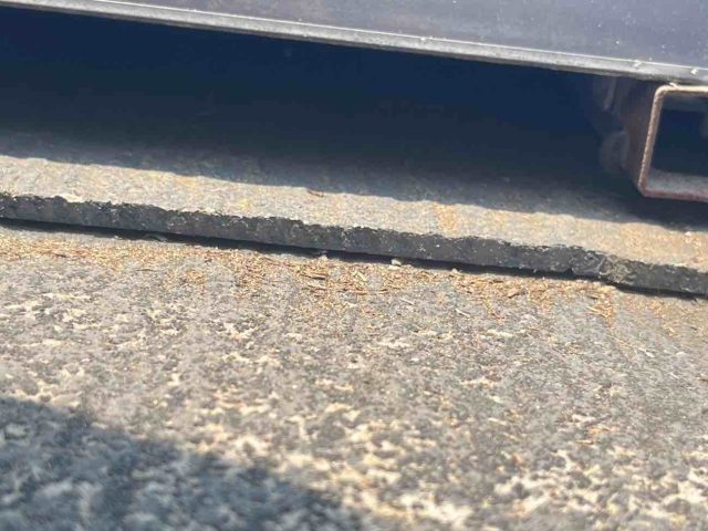 小郡市で調査した太陽光パネル下の隙間