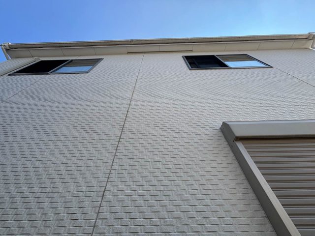 太宰府市で外壁調査｜苔・黒ずみ汚れは塗膜劣化のサイン！必要なメンテナンスとは
