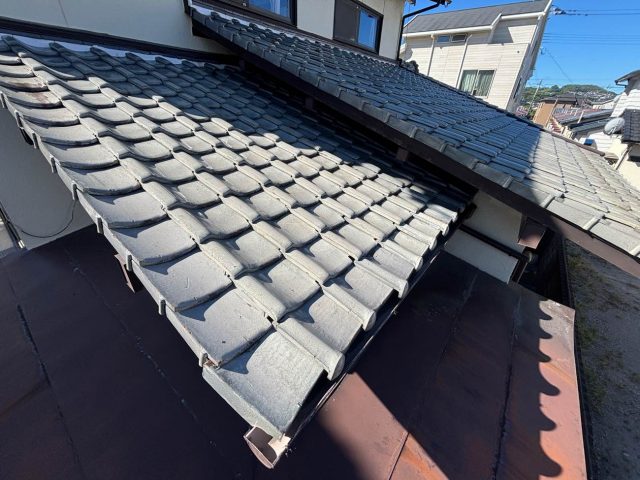 太宰府市で劣化を調査した玄関庇