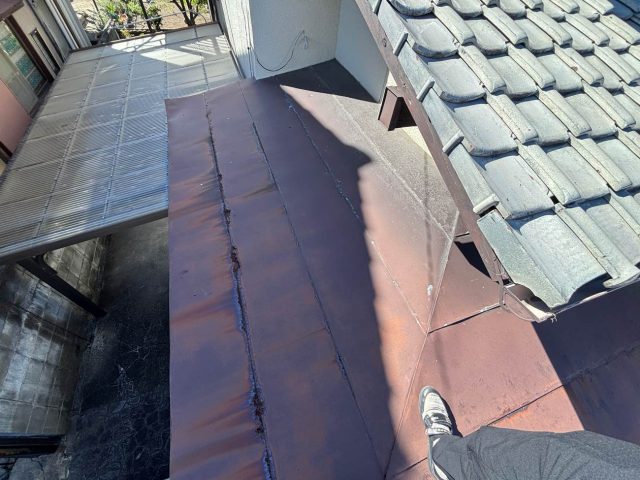 太宰府市で金属屋根の劣化を確認