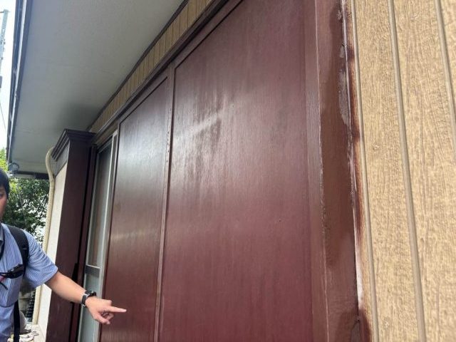 筑紫野市で雨戸の塗膜劣化を確認