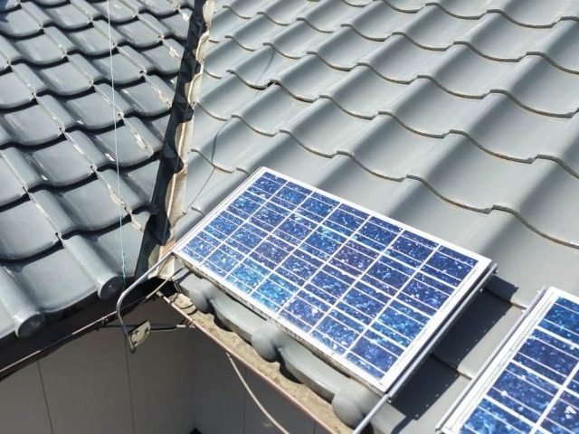 筑紫野市の太陽光がついた瓦屋根