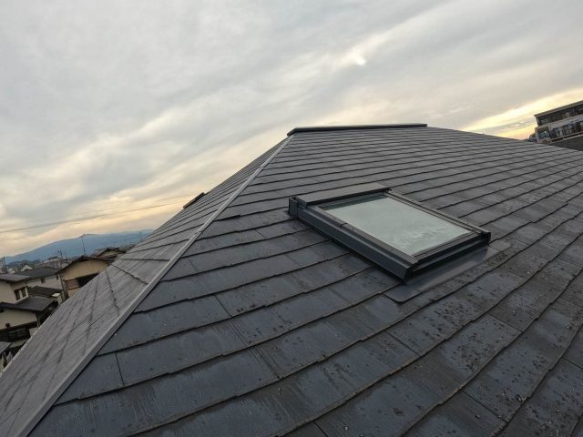 【小郡市】天窓付きスレート屋根の劣化を調査｜太陽光設置に向けてカバー工事を推奨