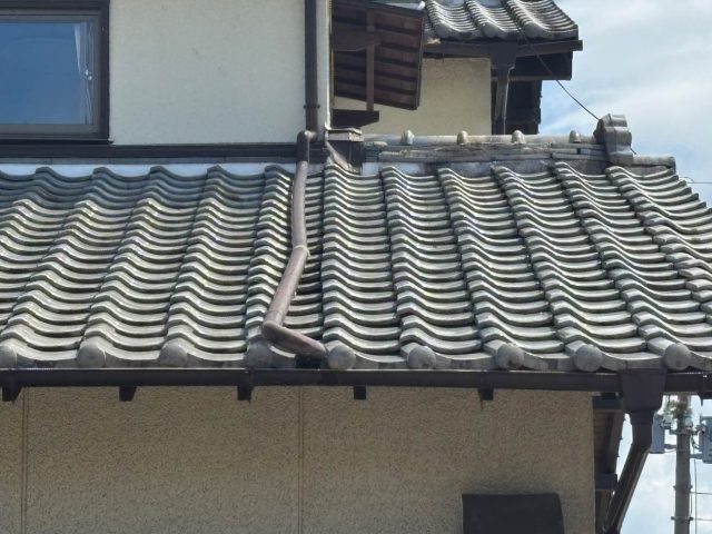 太宰府市で見つかった雨樋の歪み