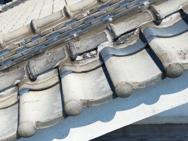 小郡市で漆喰の欠損を確認