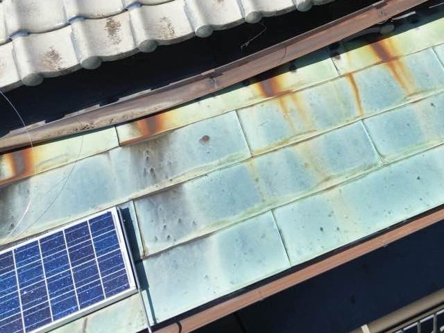 小郡市の錆びた金属屋根