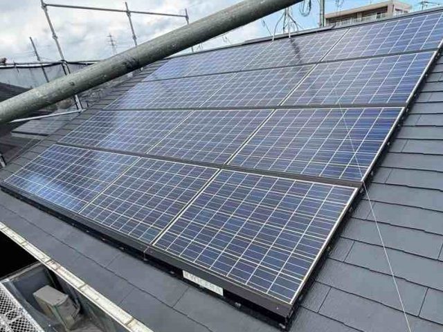 小郡市の太陽光パネルが載った屋根