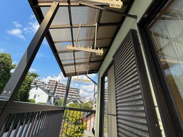 筑紫野市の破損が見つかったベランダ屋根