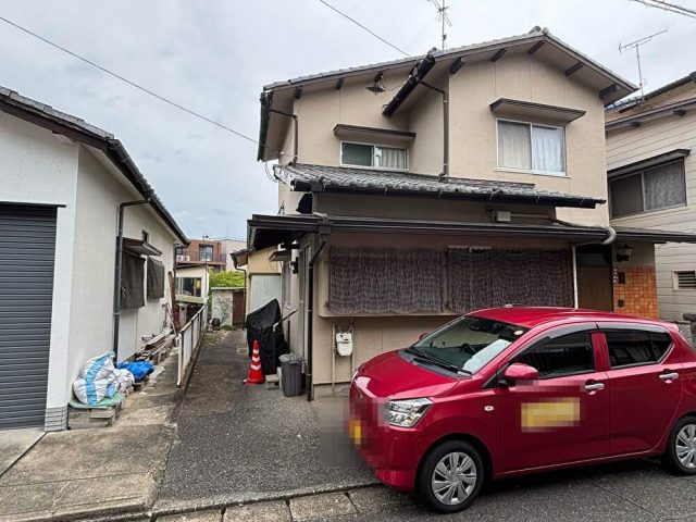 福岡市城南区の瓦が破損した住宅