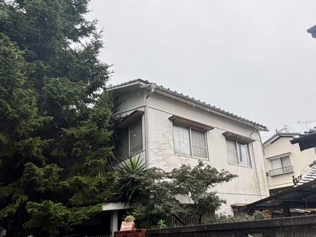 【小郡市】瓦屋根の点検｜強風による瓦の落下・庇の天井を調査