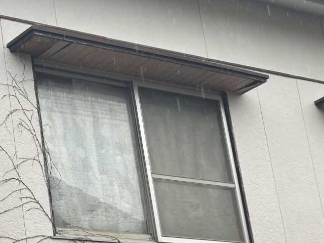 小郡市で点検した庇