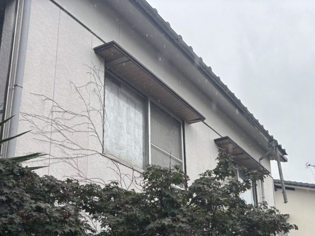小郡市で屋根の不具合を調査