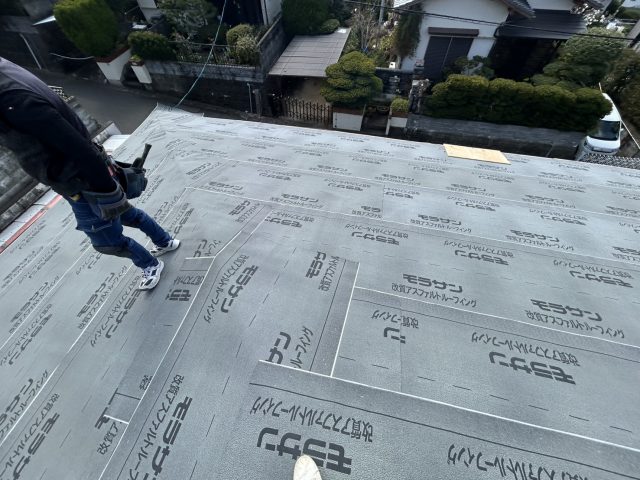 小郡市で野地板に敷いた防水紙