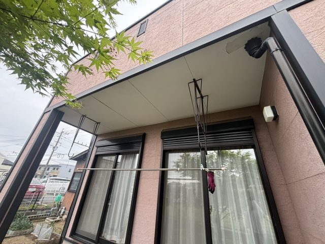 【小郡市】軒天の剥がれを現地調査｜強風による破損で補修が必要な状態に