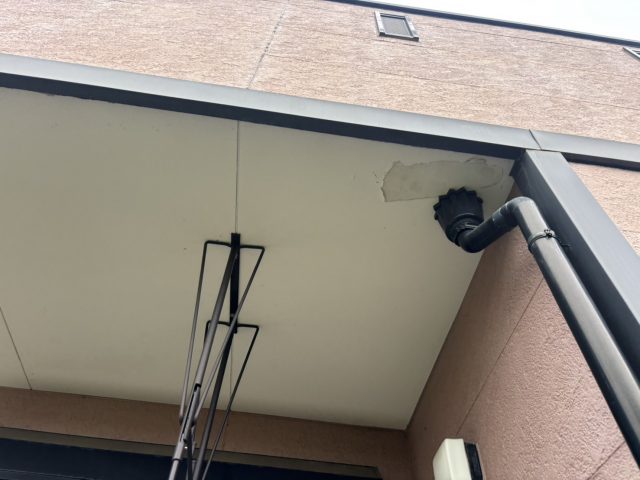 小郡市で見つかった軒天の破損