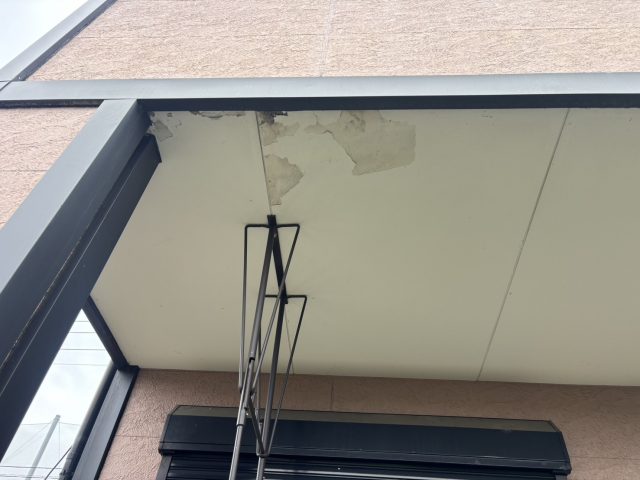 小郡市で見つかった軒天の剥がれ