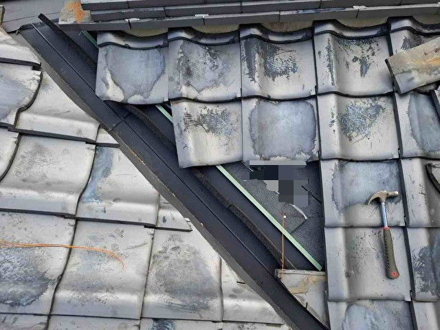 太宰府市で瓦復旧作業