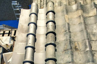 紐丸瓦を被せて風切丸の復旧が完了